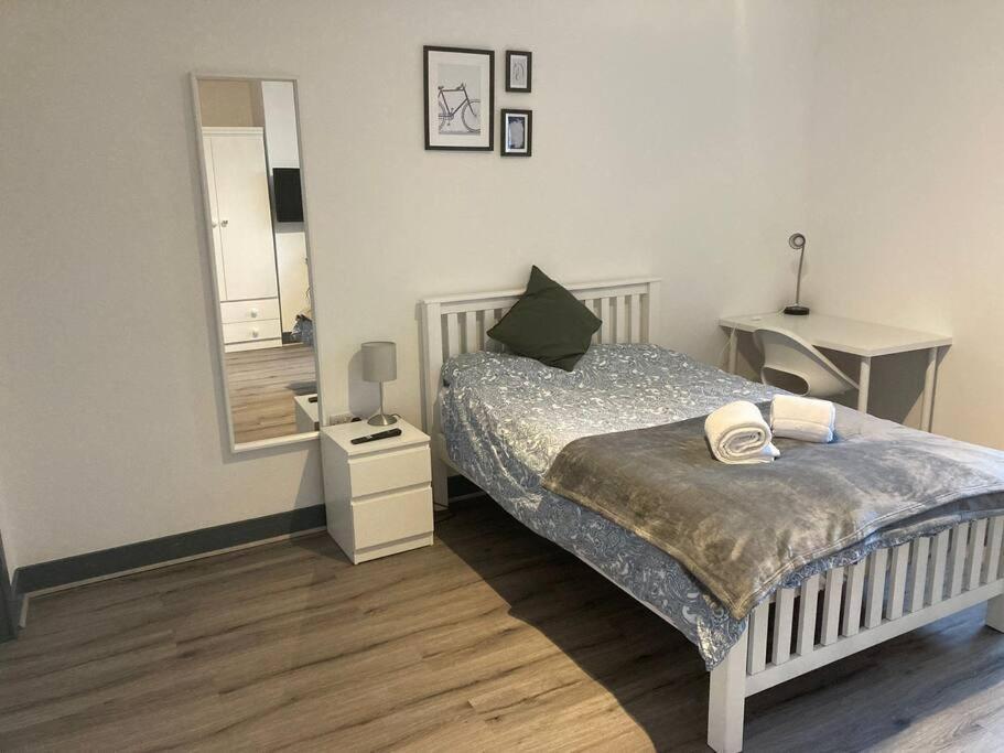 Newly Refurbished Studio, Great Location 8 Studios Nottingham Eksteriør bilde